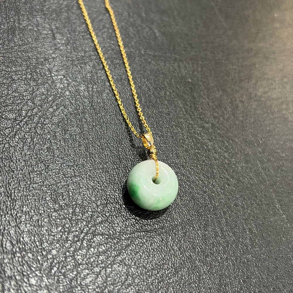 Jade pendant donut shaped necklace